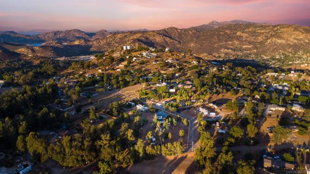 11534 Manzanita Rd, Lakeside CA: https://media.crmls.org/mediaz/222ab4b8-80aa-43a4-bed8-9046b4ef5777.jpg