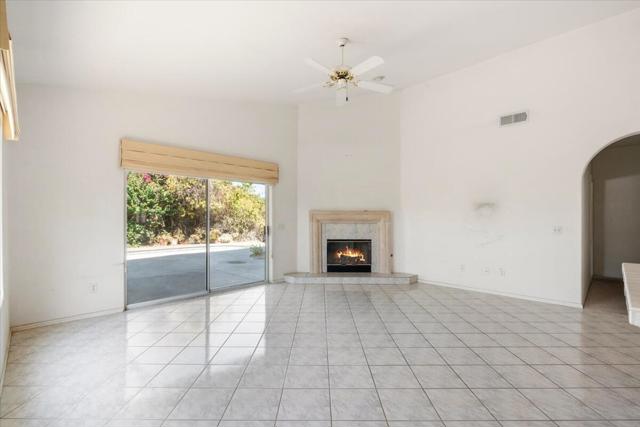 41995 Hemingway Court, Palm Desert CA: https://media.crmls.org/mediaz/222ac1da-34c7-4173-9662-3652a6eac300.jpg