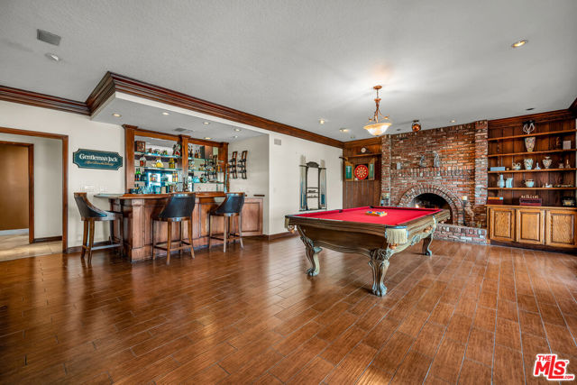 6024 Woodland View Drive, Woodland Hills CA: https://media.crmls.org/mediaz/222ac544-069b-438b-b264-0cfaa1ece438.jpg