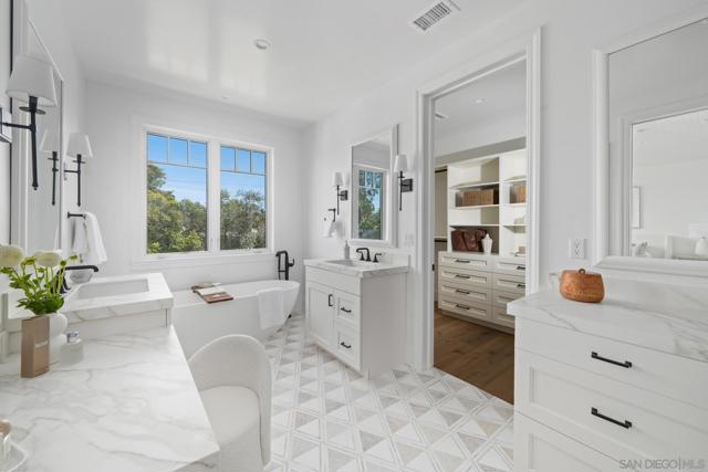 461 Country Club Ln, Coronado CA: https://media.crmls.org/mediaz/222aef24-a678-4da0-851e-57affdb038f5.jpg