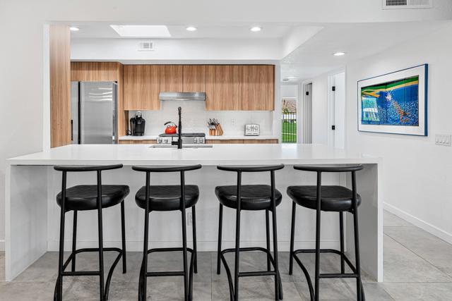 2320 S Via Lazo, Palm Springs CA: https://media.crmls.org/mediaz/222b05ad-5f58-429b-b737-cc16faf4ef97.jpg