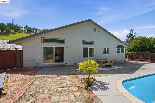 1782 Whitecliff Way, Walnut Creek CA: https://media.crmls.org/mediaz/222b61f9-7d27-4b9d-8123-3ba21c03e532.jpg