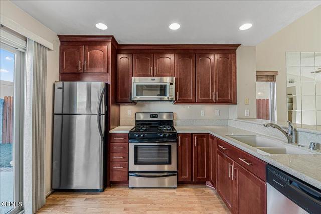 Detail Gallery Image 9 of 31 For 4834 Elderberry Ave, Moorpark,  CA 93021 - 2 Beds | 2 Baths