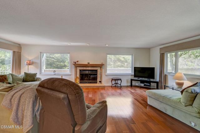 7 Bell Canyon Road, Bell Canyon CA: https://media.crmls.org/mediaz/222beb20-259e-47f1-954b-67958a23930c.jpg