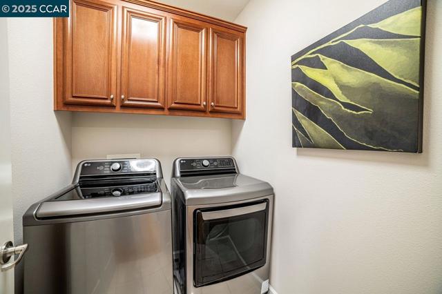 7840 Stoneleaf Drive, San Ramon CA: https://media.crmls.org/mediaz/222bfd12-0ccc-4d32-a841-b434f3246055.jpg