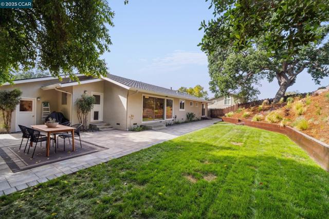 3739 Northridge Dr, Concord CA: https://media.crmls.org/mediaz/222c3d2d-e4ec-44b2-8c0b-390a42582b52.jpg