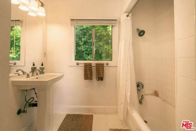 2 Bed Home for Sale in Los Angeles, California
