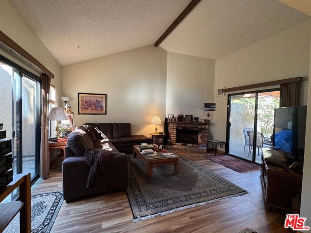 3635 Via Pacifica Walk, Oxnard CA: https://media.crmls.org/mediaz/222d1fea-03a5-4ac0-b308-2c6c96a8f90b.jpg