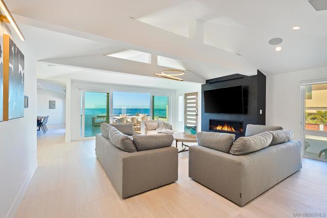 303 Sea Lane, La Jolla CA: https://media.crmls.org/mediaz/222dc4a2-30c3-45af-a089-b6a695da47ce.jpg