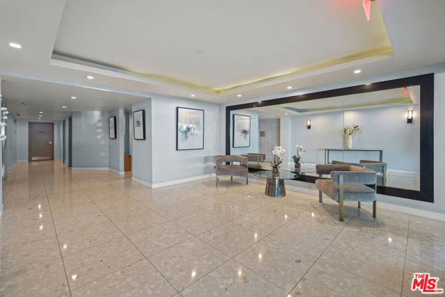 8530 Holloway Drive, West Hollywood CA: https://media.crmls.org/mediaz/222e16cf-d452-46fc-9fcd-1c0c58e9b38e.jpg
