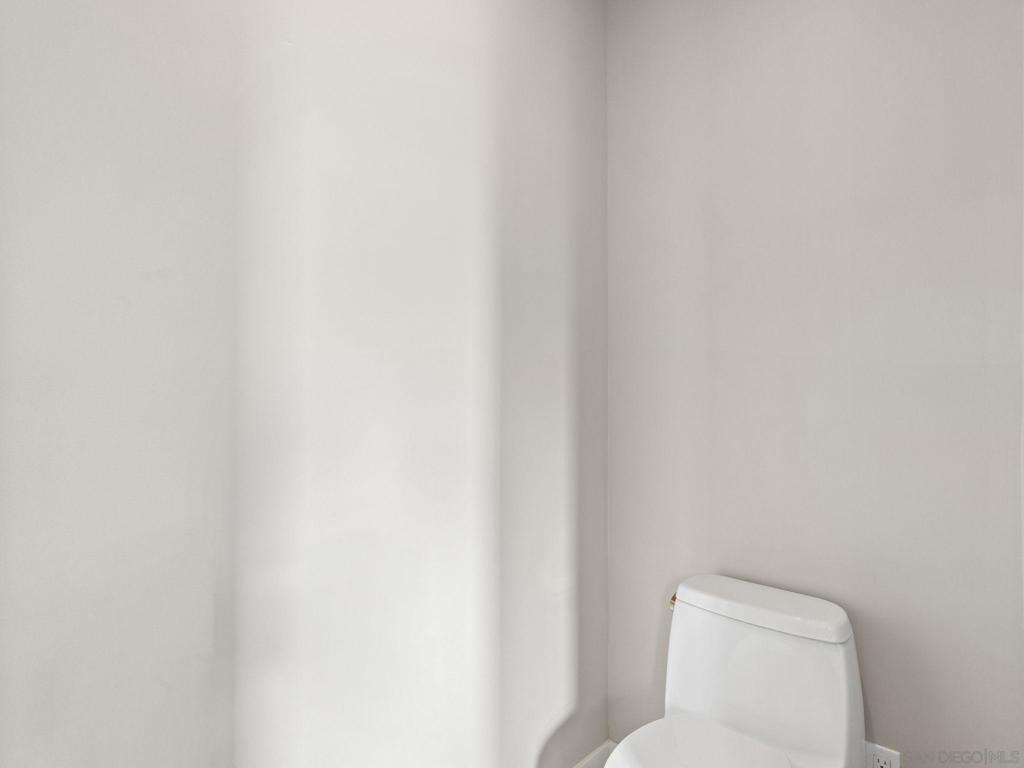 https://media.crmls.org/mediaz/222e2cd2-7bb8-4a46-a541-ccc61291c55a.jpg?preset=X-Large