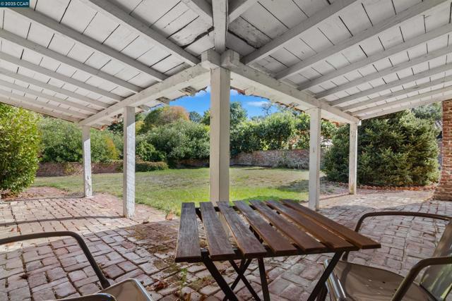 2339 Tice Valley Blvd, Walnut Creek CA: https://media.crmls.org/mediaz/222eba35-fc19-41eb-90b3-fa5c43d96fc3.jpg