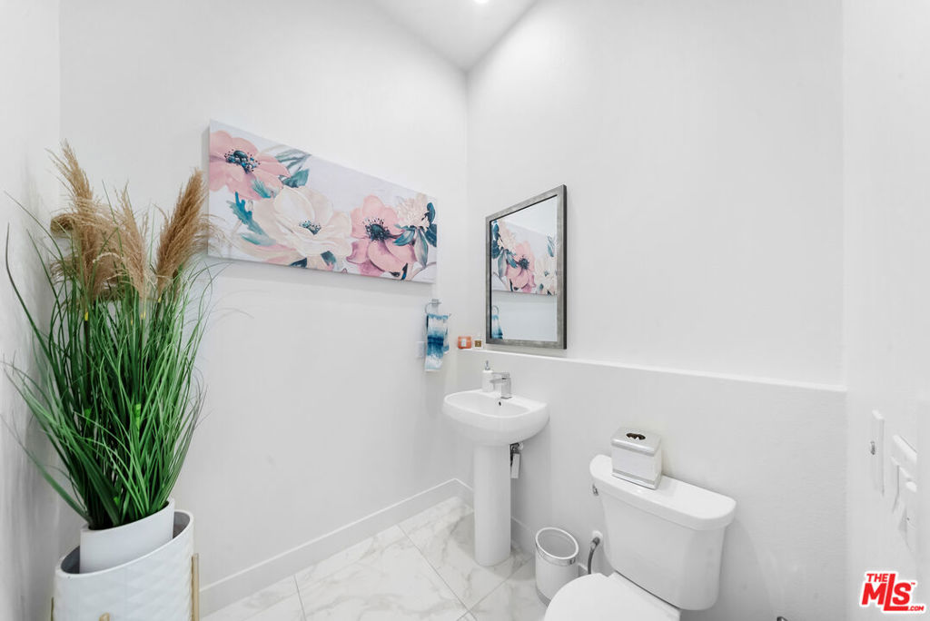https://media.crmls.org/mediaz/222f89f1-4306-40e7-baaf-879f33528e81.jpg?preset=X-Large
