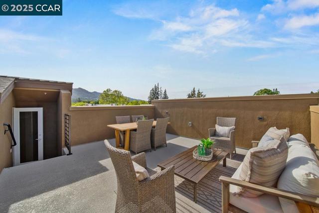 600 Hartz Ave, Danville CA: https://media.crmls.org/mediaz/222fbd1a-9905-4f75-98d3-f7ea66e13fd4.jpg