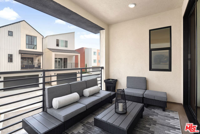 1666 Coral Sea Lane, Los Angeles CA: https://media.crmls.org/mediaz/222fea05-75fb-4fd6-bb9d-62bb1ffd8471.jpg