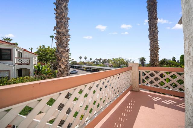 9302 Twin Trails Dr, San Diego CA: https://media.crmls.org/mediaz/222ff727-e562-4bad-a021-1152575567fa.jpg