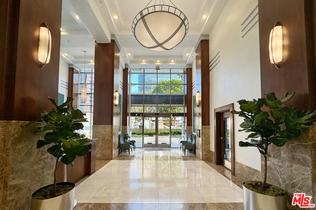 488 E Ocean Boulevard, Long Beach CA: https://media.crmls.org/mediaz/22305c58-3231-42c0-b650-98f6daa2147b.jpg