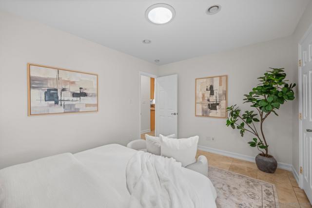 1568 Pacific Beach Dr, San Diego CA: https://media.crmls.org/mediaz/2230cecb-1505-4031-86b6-faa4ce48cace.jpg