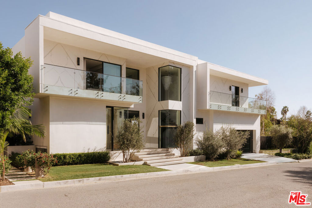 1/2 Stradella Road