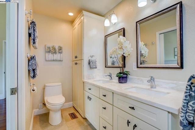 1228 Copper Peak Ln, San Jose CA: https://media.crmls.org/mediaz/223107fa-9168-405e-94a1-e15ecb71b7a6.jpg
