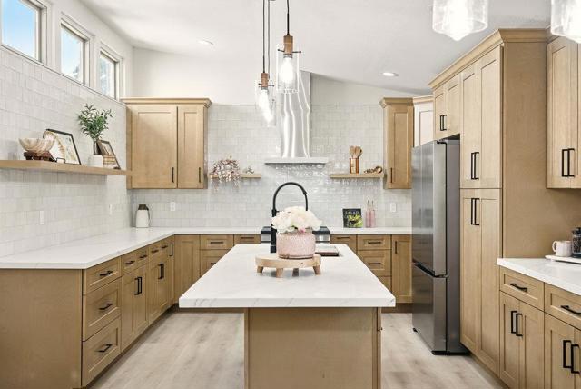 1180 Peterson Drive, Gilroy CA: https://media.crmls.org/mediaz/22314647-98f4-4997-8353-ac8c4f731aed.jpg