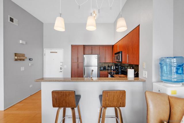 120 Island, San Diego CA: https://media.crmls.org/mediaz/22314d95-9d88-461f-94ca-2fdbed7026f6.jpg