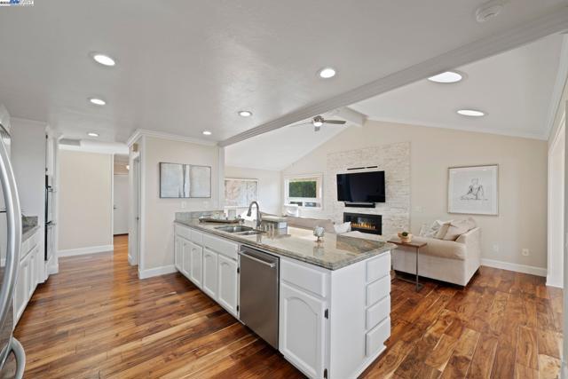 46925 Aloe Court, Fremont CA: https://media.crmls.org/mediaz/22316da3-9545-435c-a7b0-d454d68d7eb1.jpg