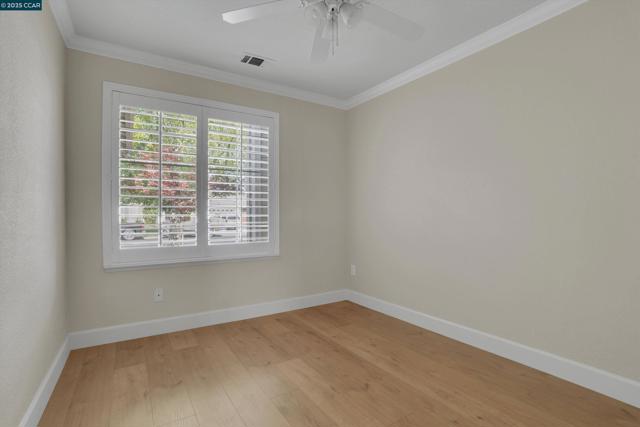 380 Claremont Dr, Brentwood CA: https://media.crmls.org/mediaz/2231cb58-ff49-47d4-9c9f-634c2b5bc9e1.jpg
