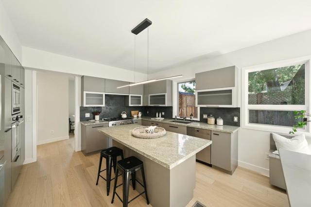 502 Palm Avenue, Los Altos CA: https://media.crmls.org/mediaz/2231e7f3-0ce0-40e5-9fe3-a8f7e9e71f77.jpg