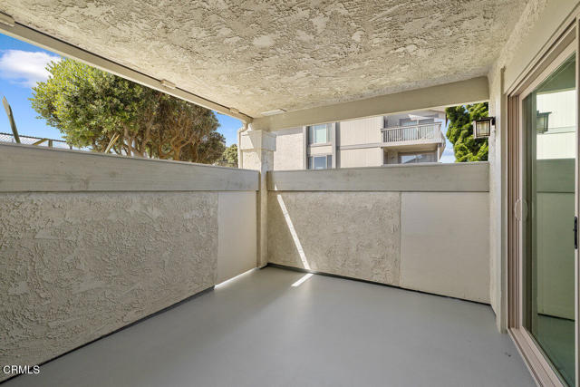 3107 Harbor Boulevard, Oxnard CA: https://media.crmls.org/mediaz/2231f333-7c23-4c2c-8637-6e6448cd78e8.jpg