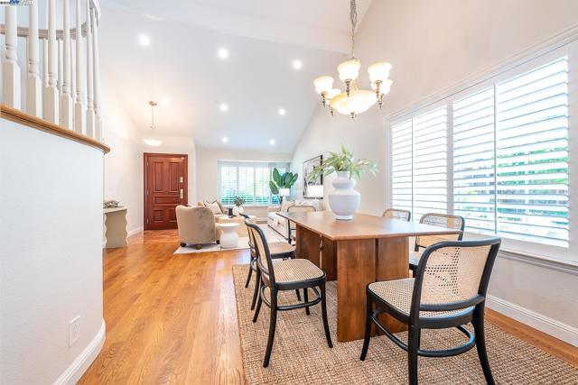 32760 Orick St, Union City CA: https://media.crmls.org/mediaz/2231f539-72bd-4ce0-a3e7-ef1dd1de5e89.jpg