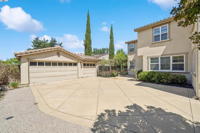 2089 Staghorn Way, Livermore CA: https://media.crmls.org/mediaz/2231fec4-884e-407e-87eb-8d92c2871c23.jpg