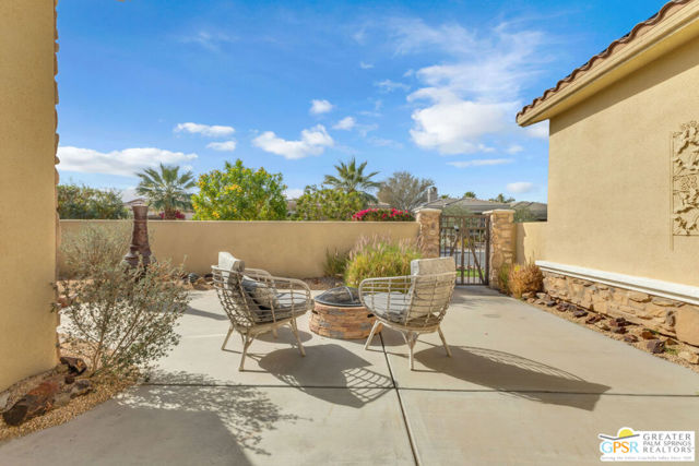 41728 Via Treviso, Palm Desert CA: https://media.crmls.org/mediaz/22321039-b815-42bb-8ee7-110d014601f5.jpg