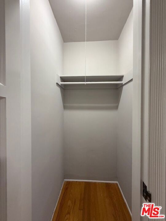 2515 Canyon Drive, Los Angeles CA: https://media.crmls.org/mediaz/22326fec-178a-4473-91c2-41f43993e0f6.jpg