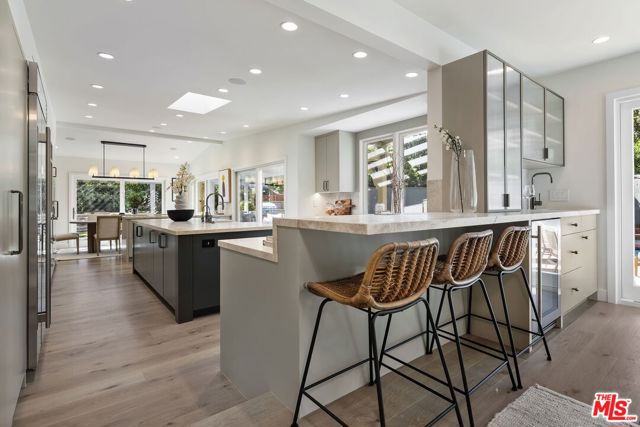 1305 Duende Lane, Pacific Palisades CA: https://media.crmls.org/mediaz/2232c6b8-1efc-4fee-aaa2-04c8abe46c72.jpg