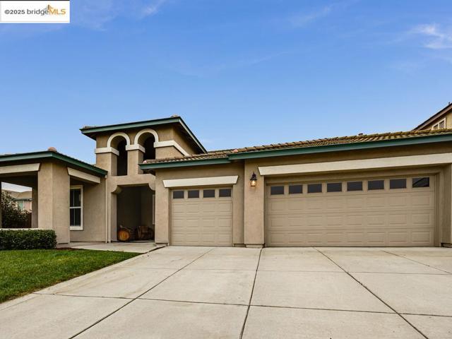 10 Da Vinci Ct, Oakley CA: https://media.crmls.org/mediaz/223307d3-9df1-4cb3-8fed-4552d969d81d.jpg