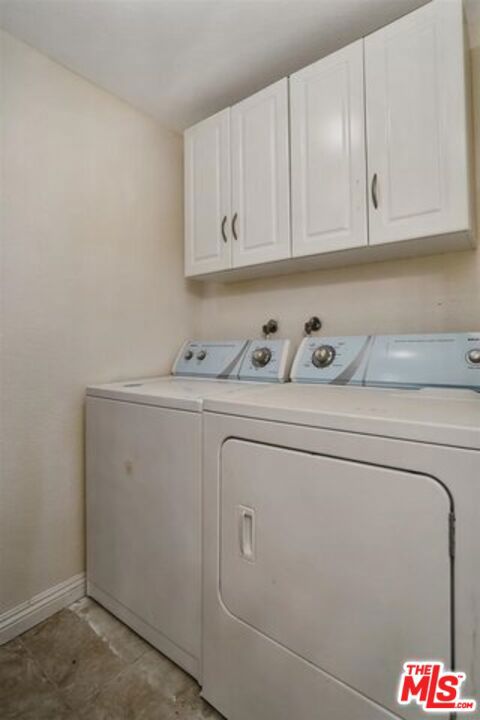 11770 Pacific Coast Highway, Malibu CA: https://media.crmls.org/mediaz/22331a98-7e58-4c67-8a57-48e2aa75cf62.jpg
