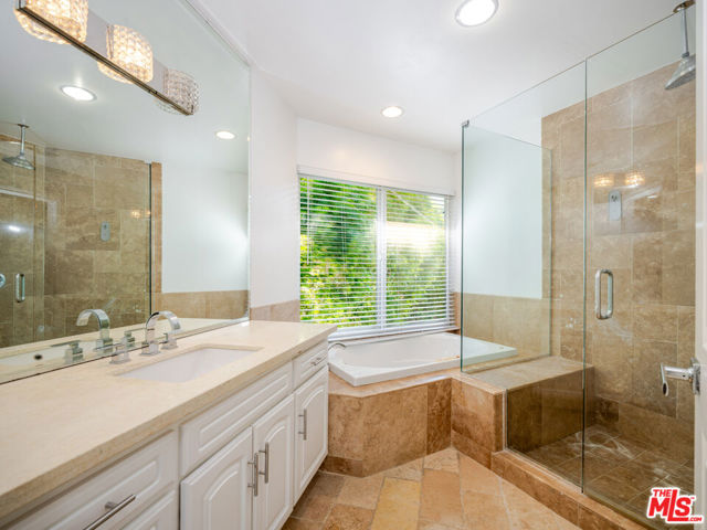 5417 Allott Avenue, Sherman Oaks CA: https://media.crmls.org/mediaz/22338207-9b89-4e7d-a6e5-2915bdecacc7.jpg