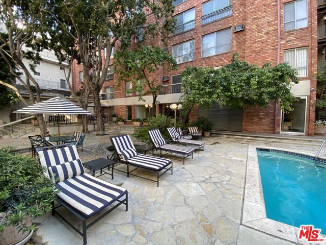 1440 Veteran Avenue, Los Angeles CA: https://media.crmls.org/mediaz/2233de99-180a-432c-b0fe-963df04b7604.jpg