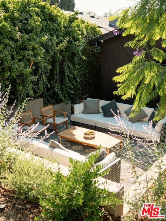 4790 Galendo Street, Woodland Hills CA: https://media.crmls.org/mediaz/2233e9ed-50ef-40f0-8d8a-4636b5ed0c1f.jpg