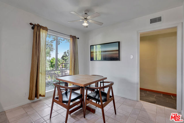 15511 Woodcrest Drive, Sherman Oaks CA: https://media.crmls.org/mediaz/223456d7-ed3b-4059-826a-2f22c9b89c69.jpg