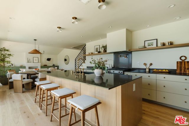 29204 Deep Shadow Drive, Agoura Hills CA: https://media.crmls.org/mediaz/2234a506-105d-42e6-bff6-2f01a9d3005f.jpg