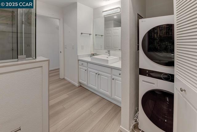 3128 Tice Creek Dr, Walnut Creek CA: https://media.crmls.org/mediaz/2234ecda-46d7-47ce-ac8f-fb734bd54f88.jpg