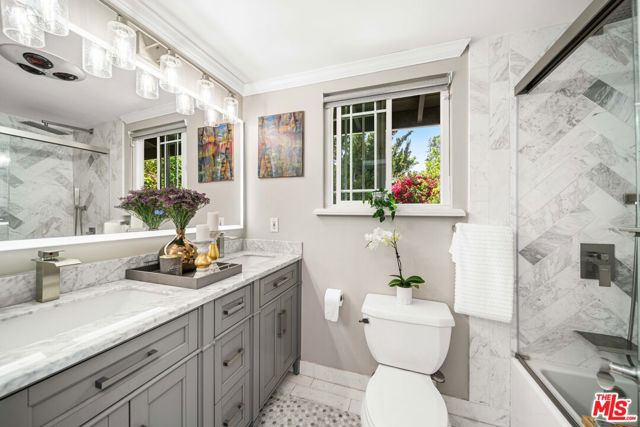 4963 Haskell Avenue, Encino CA: https://media.crmls.org/mediaz/2234f54a-c78a-4407-af3c-f9498d8533a3.jpg