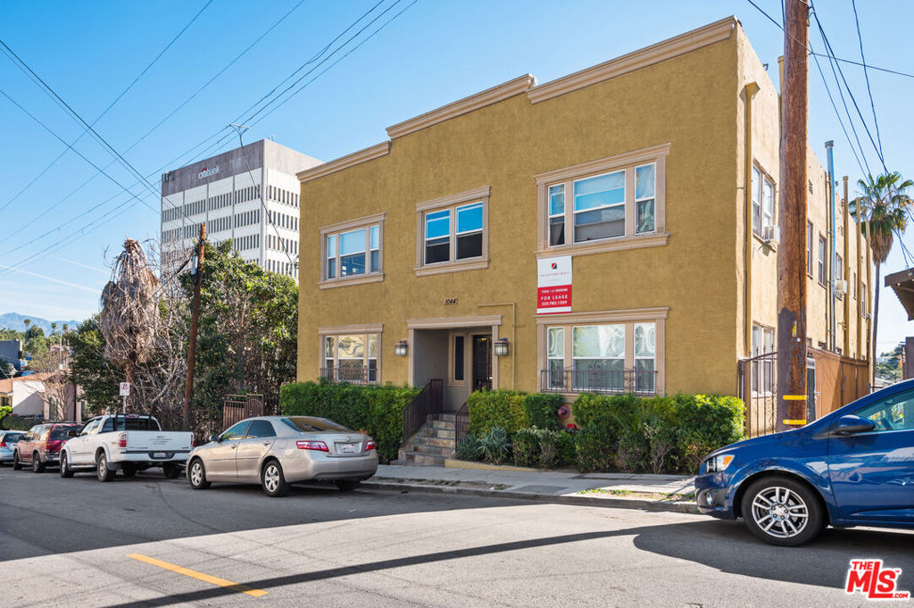 1044 N BONNIE BRAE Street #207