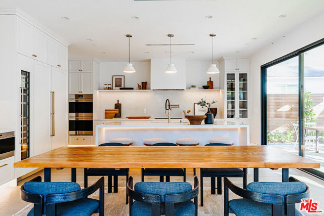 3076 Glenhurst Avenue, Los Angeles CA: https://media.crmls.org/mediaz/22358bcd-c2eb-4066-ad82-f644f2e951ce.jpg