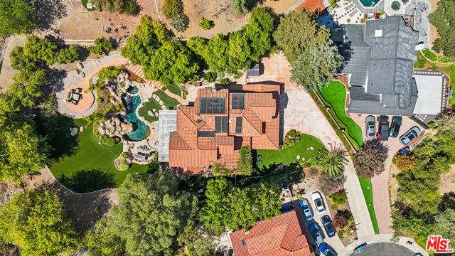 2084 Hopewell Court, Thousand Oaks CA: https://media.crmls.org/mediaz/2235960e-c7cb-4042-b040-82e1d85944ee.jpg
