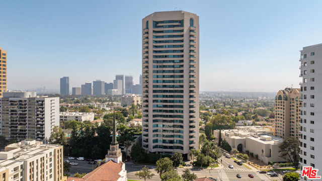 10490 Wilshire Boulevard, Los Angeles CA: https://media.crmls.org/mediaz/22363c37-1524-4c5f-a3ac-a92935b61f96.jpg
