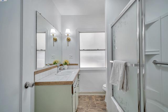 3780 Somerset Ave, Castro Valley CA: https://media.crmls.org/mediaz/22374e2b-bc30-410d-b178-143c8d7cd0b2.jpg