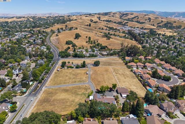 4558 Bernal Ave, Pleasanton CA: https://media.crmls.org/mediaz/2237e1cc-b695-47ae-9a2c-f9e480b64905.jpg